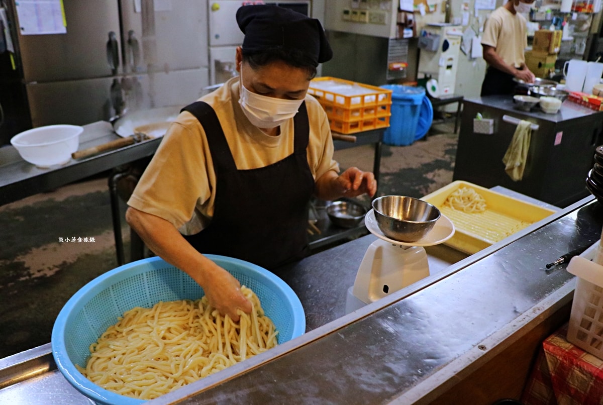 【日本鳥取】手打ちうどん ちよ志 南吉方店‧山陰第一家自助烏龍麵店,超人氣烏龍麵 ちよ志,只要220日圓就能吃到現煮超Q烏龍麵 - 第7張圖 【日本鳥取】手打ちうどん ちよ志 南吉方店‧山陰第一家自助烏龍麵店,超人氣烏龍麵 ちよ志,只要220日圓就能吃到現煮超Q烏龍麵