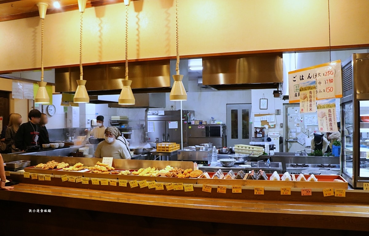 【日本鳥取】手打ちうどん ちよ志 南吉方店‧山陰第一家自助烏龍麵店,超人氣烏龍麵 ちよ志,只要220日圓就能吃到現煮超Q烏龍麵 - 第10張圖 【日本鳥取】手打ちうどん ちよ志 南吉方店‧山陰第一家自助烏龍麵店,超人氣烏龍麵 ちよ志,只要220日圓就能吃到現煮超Q烏龍麵