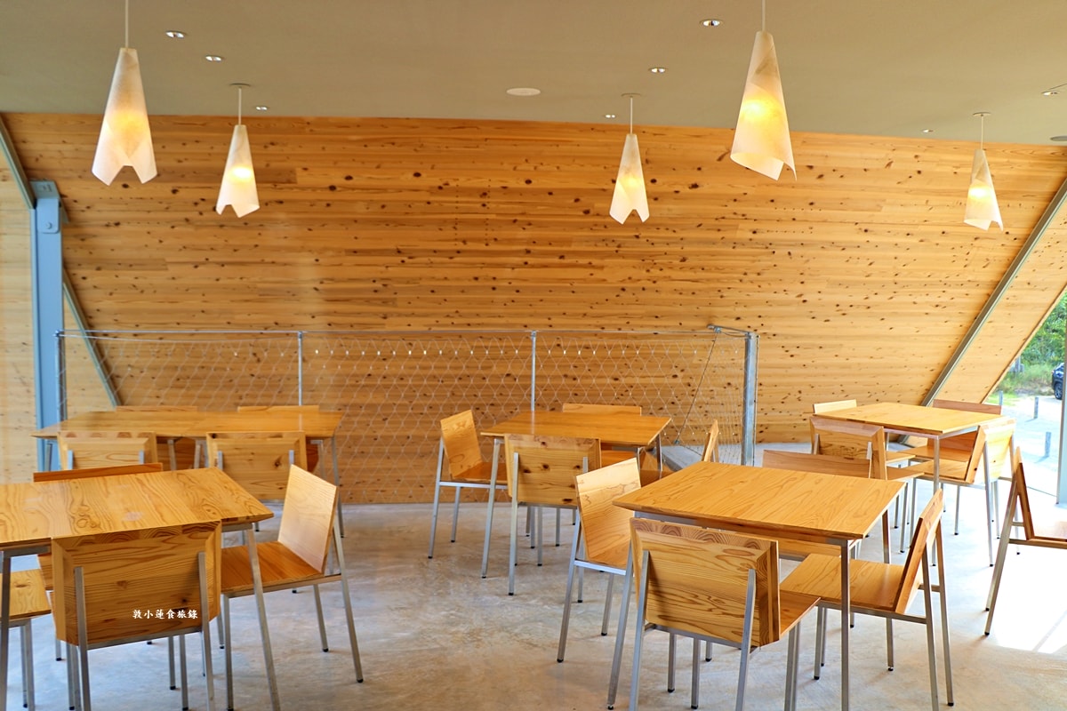 【日本鳥取】Takahama Cafe 高濱咖啡廳‧隈研吾操刀設計,鳥取砂丘最美的17度斜角建築,海鮮潛艇堡美味推薦 - 第8張圖 【日本鳥取】Takahama Cafe 高濱咖啡廳‧隈研吾操刀設計,鳥取砂丘最美的17度斜角建築,海鮮潛艇堡美味推薦