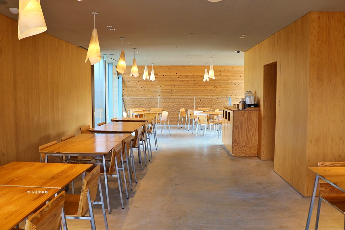 【日本鳥取】Takahama Cafe 高濱咖啡廳‧隈研吾操刀設計,鳥取砂丘最美的17度斜角建築,海鮮潛艇堡美味推薦 - 第7張圖 【日本鳥取】Takahama Cafe 高濱咖啡廳‧隈研吾操刀設計,鳥取砂丘最美的17度斜角建築,海鮮潛艇堡美味推薦