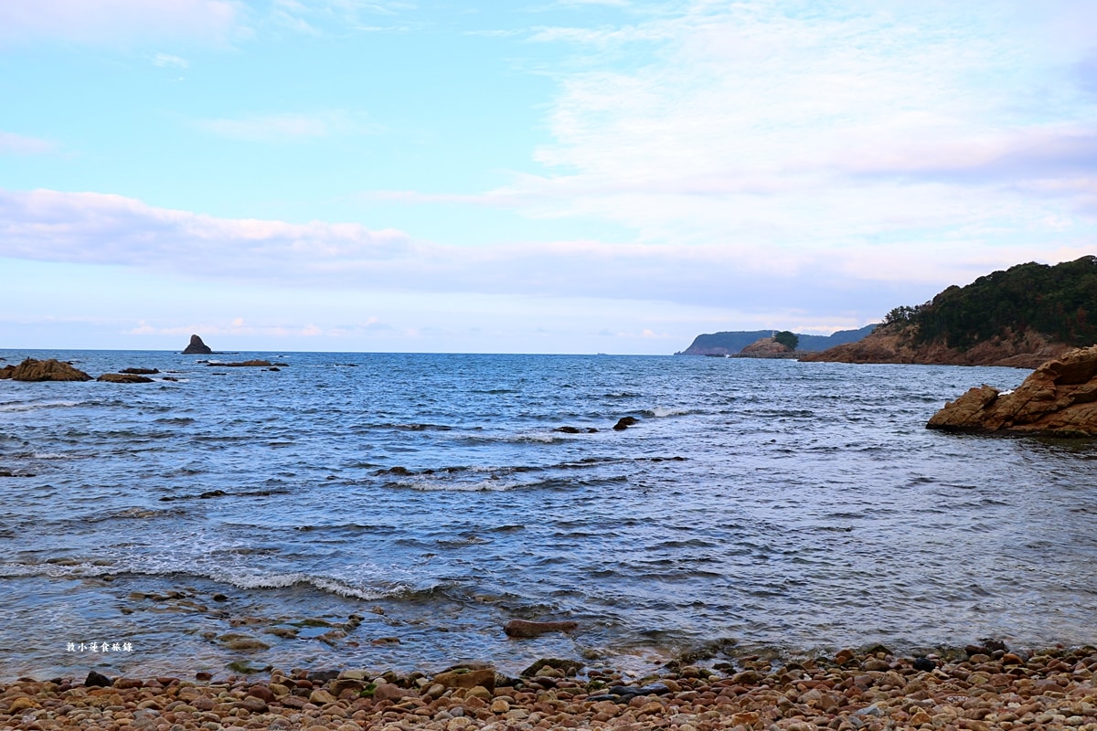 【日本鳥取】浦富海岸‧鳥取必訪日本百景山陰海岸地質公園,只有在地老司機才知的洞門、洞窟、白沙岸小密境 - 第8張圖 【日本鳥取】浦富海岸‧鳥取必訪日本百景山陰海岸地質公園,只有在地老司機才知的洞門、洞窟、白沙岸小密境