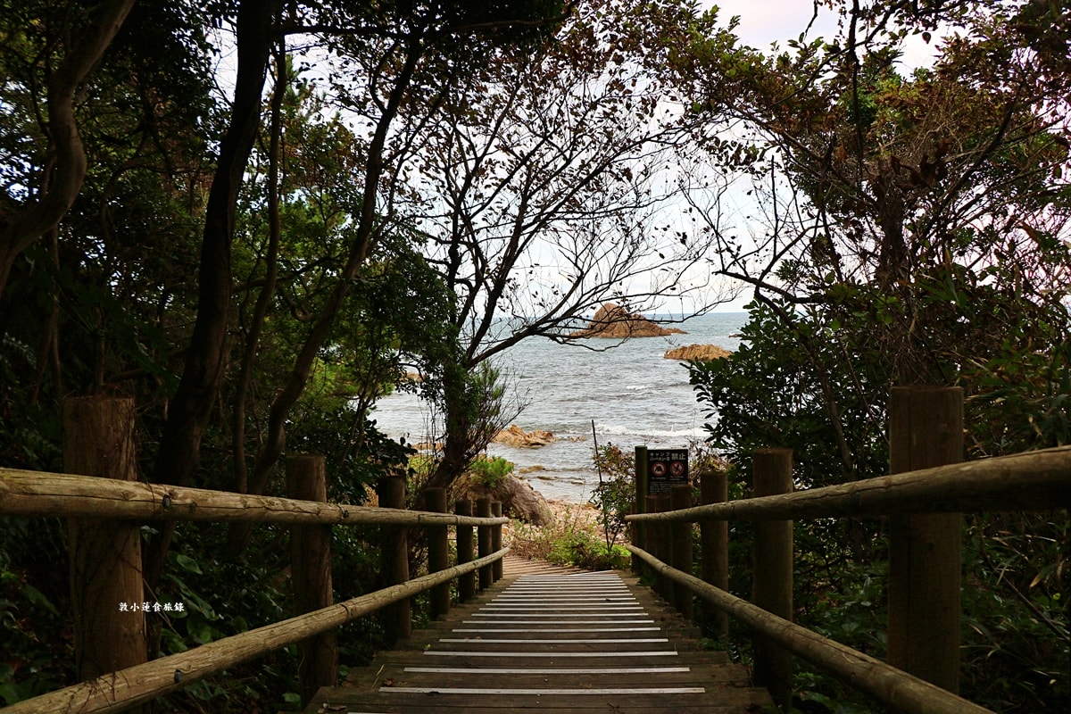 【日本鳥取】浦富海岸‧鳥取必訪日本百景山陰海岸地質公園,只有在地老司機才知的洞門、洞窟、白沙岸小密境 - 第5張圖 【日本鳥取】浦富海岸‧鳥取必訪日本百景山陰海岸地質公園,只有在地老司機才知的洞門、洞窟、白沙岸小密境