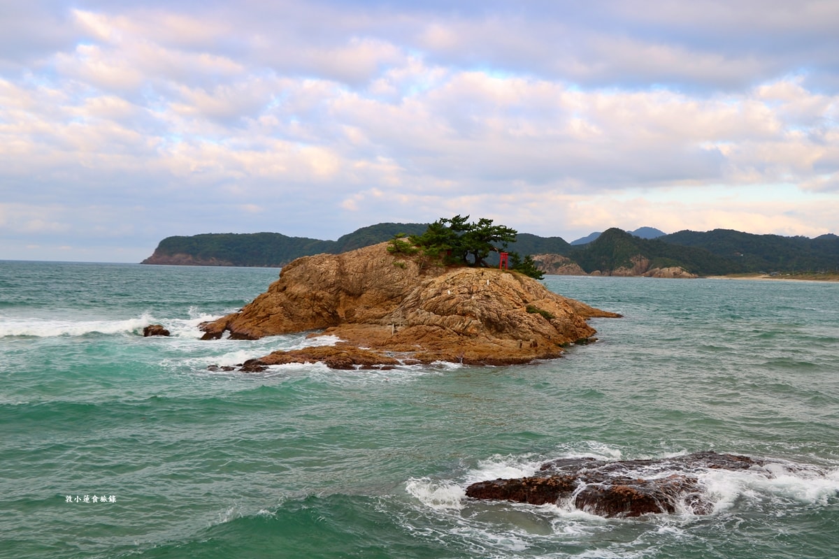 【日本鳥取】浦富海岸‧鳥取必訪日本百景山陰海岸地質公園,只有在地老司機才知的洞門、洞窟、白沙岸小密境 - 第32張圖 【日本鳥取】浦富海岸‧鳥取必訪日本百景山陰海岸地質公園,只有在地老司機才知的洞門、洞窟、白沙岸小密境