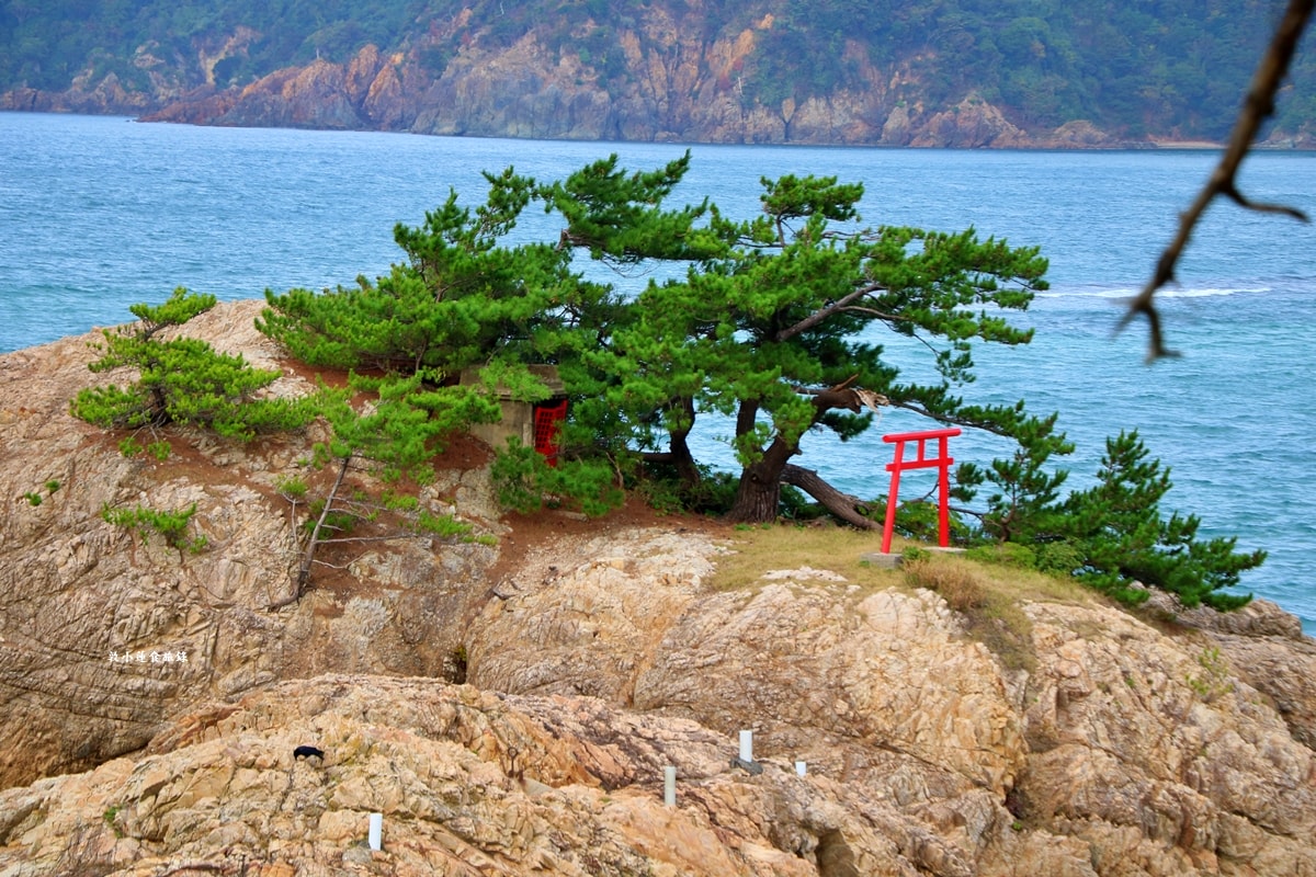 【日本鳥取】浦富海岸‧鳥取必訪日本百景山陰海岸地質公園,只有在地老司機才知的洞門、洞窟、白沙岸小密境 - 第34張圖 【日本鳥取】浦富海岸‧鳥取必訪日本百景山陰海岸地質公園,只有在地老司機才知的洞門、洞窟、白沙岸小密境