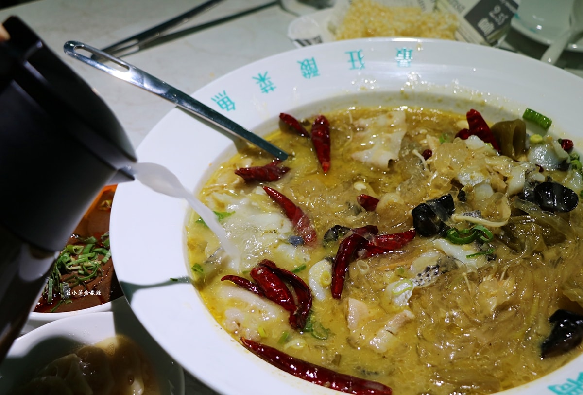 狂一鍋酸菜魚 台南中山店‧爆紅的年輕時尚酸菜魚,2025樂多多集團最新力作!還沒開賣就 滿滿排隊人潮!【歇業】 - 第35張圖 狂一鍋酸菜魚 台南中山店‧爆紅的年輕時尚酸菜魚,2025樂多多集團最新力作!還沒開賣就 滿滿排隊人潮!【歇業】