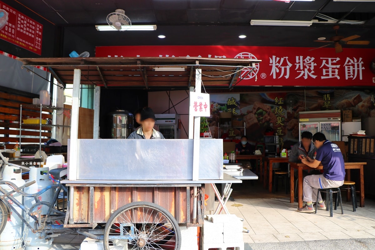 葉家 菜頭粿粉漿蛋餅 明誠店‧傳統粉漿蛋餅，份量比手掌還要大，民族大樂附近好停車【歇業】