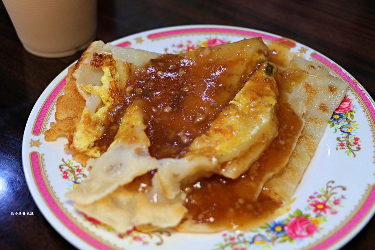 葉家 菜頭粿粉漿蛋餅 明誠店‧傳統粉漿蛋餅，份量比手掌還要大，民族大樂附近好停車【歇業】