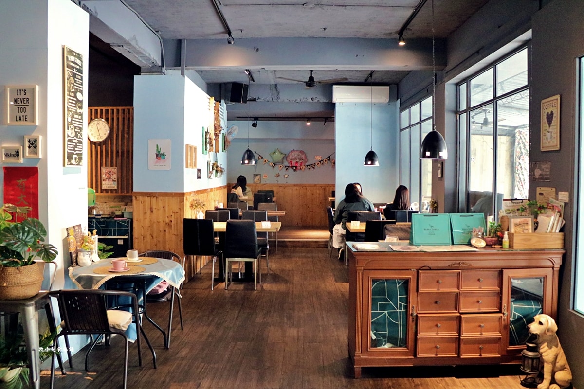 莓塔咖啡館 新崛江店‧鄰近新堀江不收服務費，假日限時用餐三小時，聚餐聊天最佳選擇