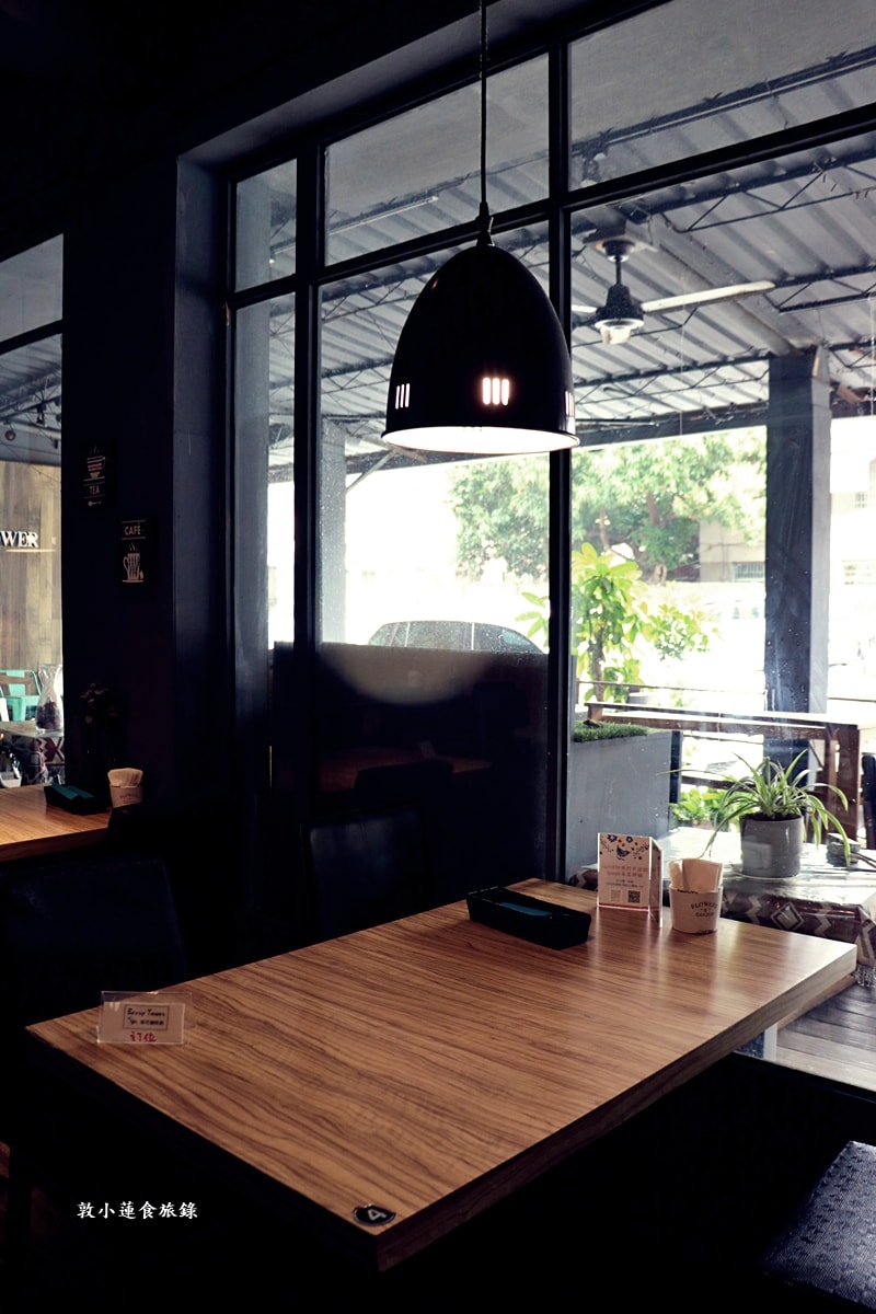 莓塔咖啡館 新崛江店‧鄰近新堀江不收服務費，假日限時用餐三小時，聚餐聊天最佳選擇