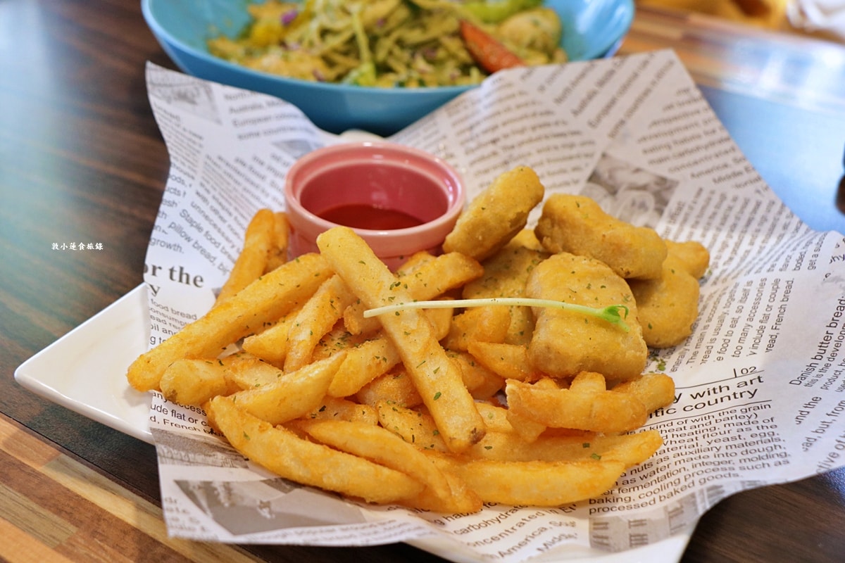 莓塔咖啡館 新崛江店‧鄰近新堀江不收服務費，假日限時用餐三小時，聚餐聊天最佳選擇
