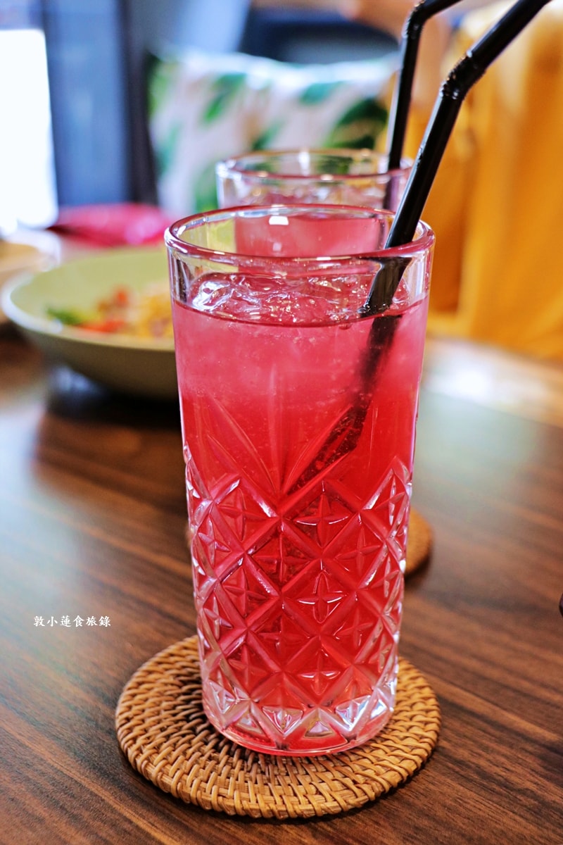 莓塔咖啡館 新崛江店‧鄰近新堀江不收服務費，假日限時用餐三小時，聚餐聊天最佳選擇