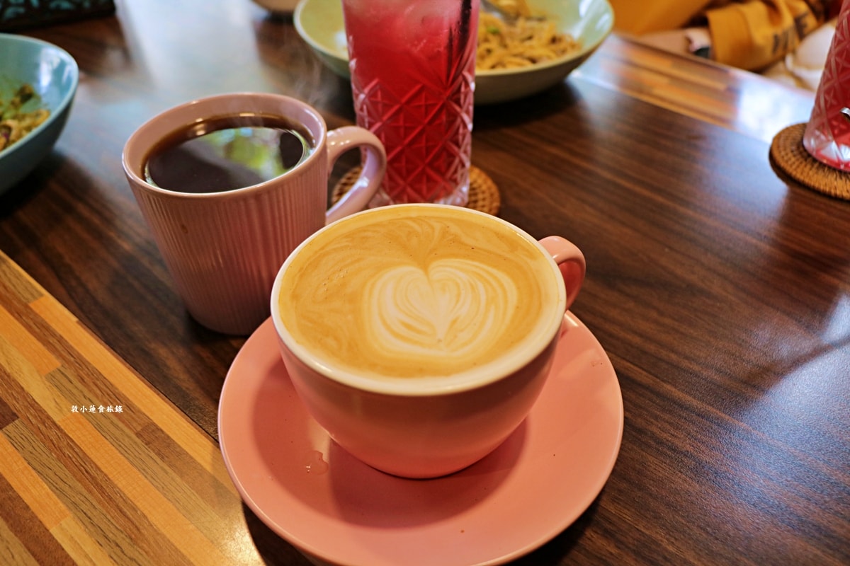 莓塔咖啡館 新崛江店‧鄰近新堀江不收服務費，假日限時用餐三小時，聚餐聊天最佳選擇