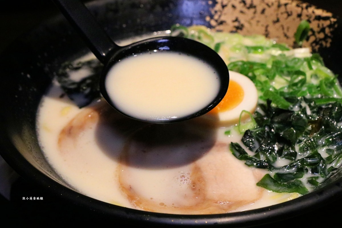 九湯屋日本拉麵 仁武店‧九州風格湯底，湯頭濃郁可續湯，喜愛奶油香味推薦九州白湯拉麵
