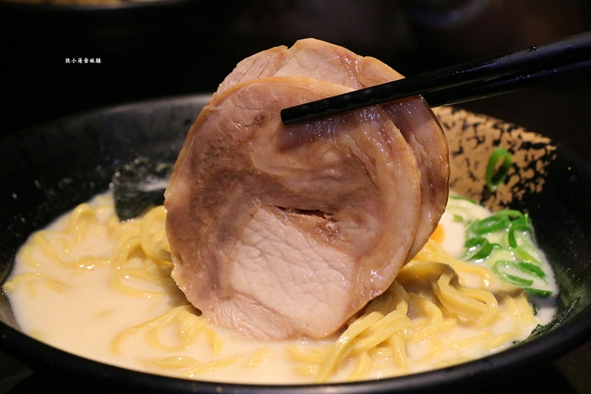 九湯屋日本拉麵 仁武店‧九州風格湯底，湯頭濃郁可續湯，喜愛奶油香味推薦九州白湯拉麵