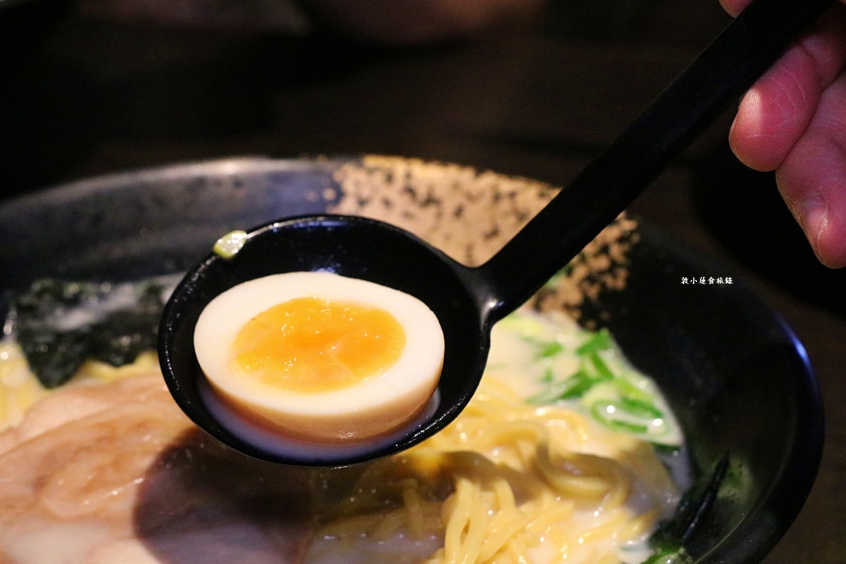 九湯屋日本拉麵 仁武店‧九州風格湯底，湯頭濃郁可續湯，喜愛奶油香味推薦九州白湯拉麵
