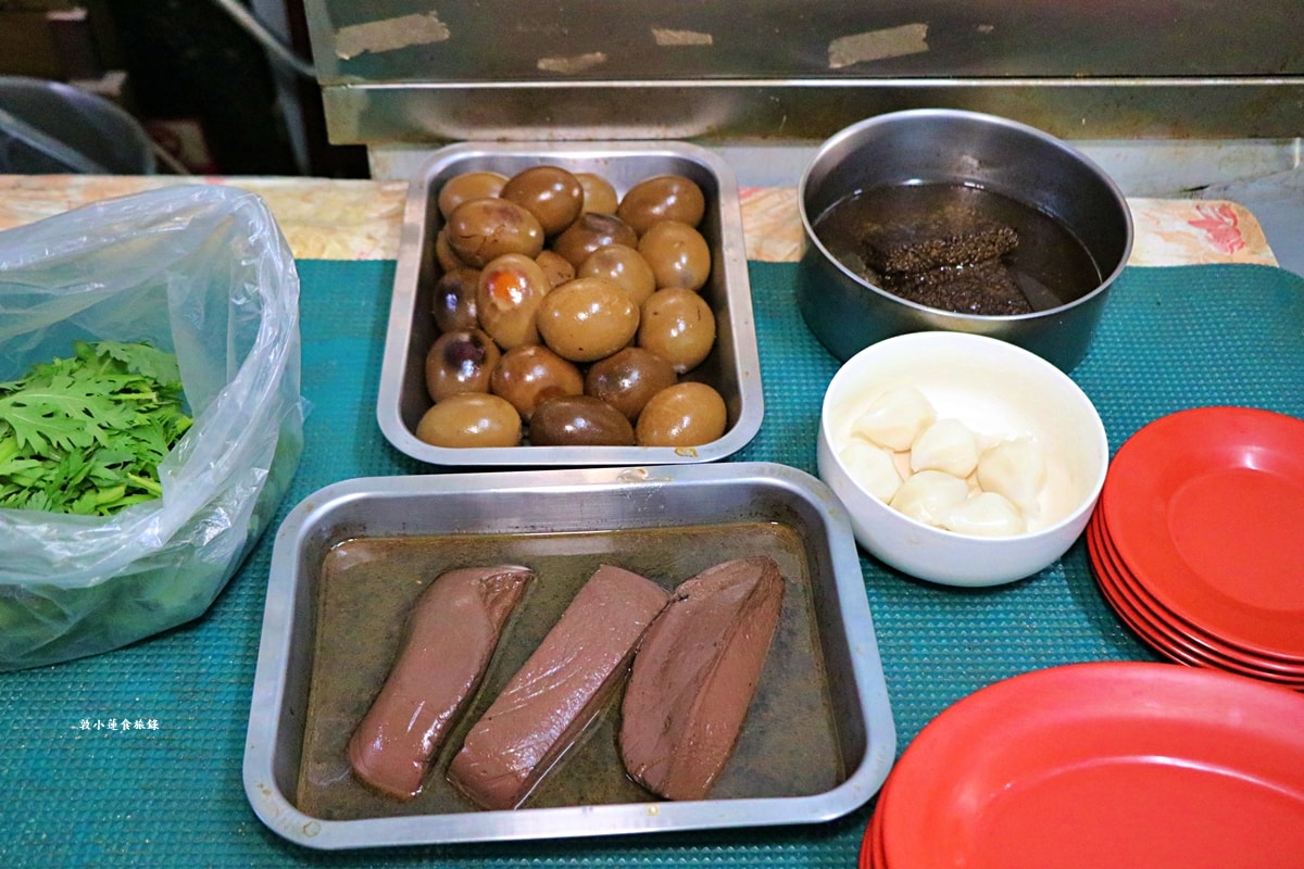 海軍眷村刀削麵‧榮總涵洞附近眷村刀削麵，店家超低調餐點份量十足，推薦紅燒牛肉麵、肉燥刀削麵!!另有饅頭、蔥油餅!!