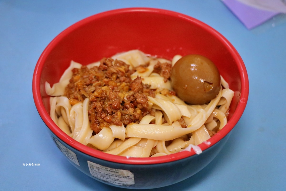 海軍眷村刀削麵‧榮總涵洞附近眷村刀削麵，店家超低調餐點份量十足，推薦紅燒牛肉麵、肉燥刀削麵!!另有饅頭、蔥油餅!!