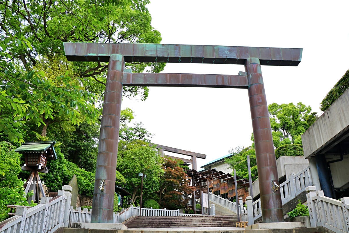 【神奈川橫濱】伊勢山皇大神宮‧有著關東伊勢神宮的稱號，也是橫濱的守護神社，春天的落櫻不可錯過