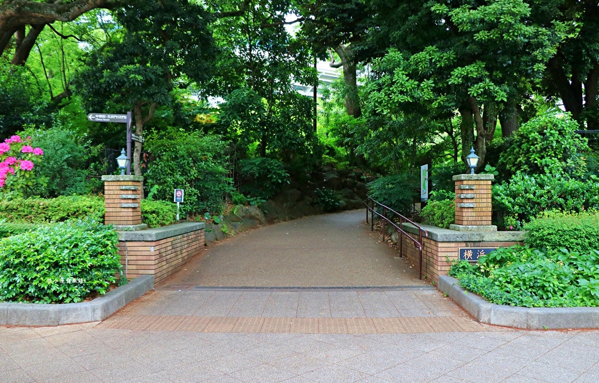 【神奈川橫濱】橫濱公園 彼我庭園‧日本最古老的公園,寧靜的日式庭園春賞鬱金香,秋看楓紅葉 - 第2張圖 【神奈川橫濱】橫濱公園 彼我庭園‧日本最古老的公園,寧靜的日式庭園春賞鬱金香,秋看楓紅葉