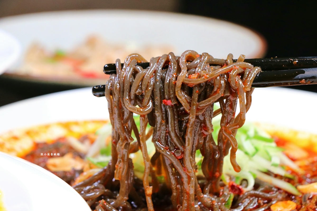 大宅門乾鍋鴨頭‧一鍋二吃,東北特色料理菜,獨門醬料炒香麻而不辣,龍鳳高湯濃郁順口!! - 第20張圖 大宅門乾鍋鴨頭‧一鍋二吃,東北特色料理菜,獨門醬料炒香麻而不辣,龍鳳高湯濃郁順口!!