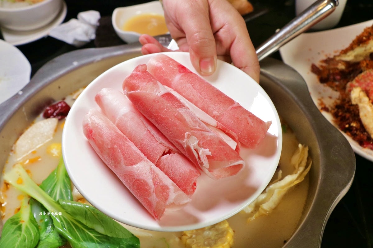 大宅門乾鍋鴨頭‧一鍋二吃,東北特色料理菜,獨門醬料炒香麻而不辣,龍鳳高湯濃郁順口!! - 第43張圖 大宅門乾鍋鴨頭‧一鍋二吃,東北特色料理菜,獨門醬料炒香麻而不辣,龍鳳高湯濃郁順口!!
