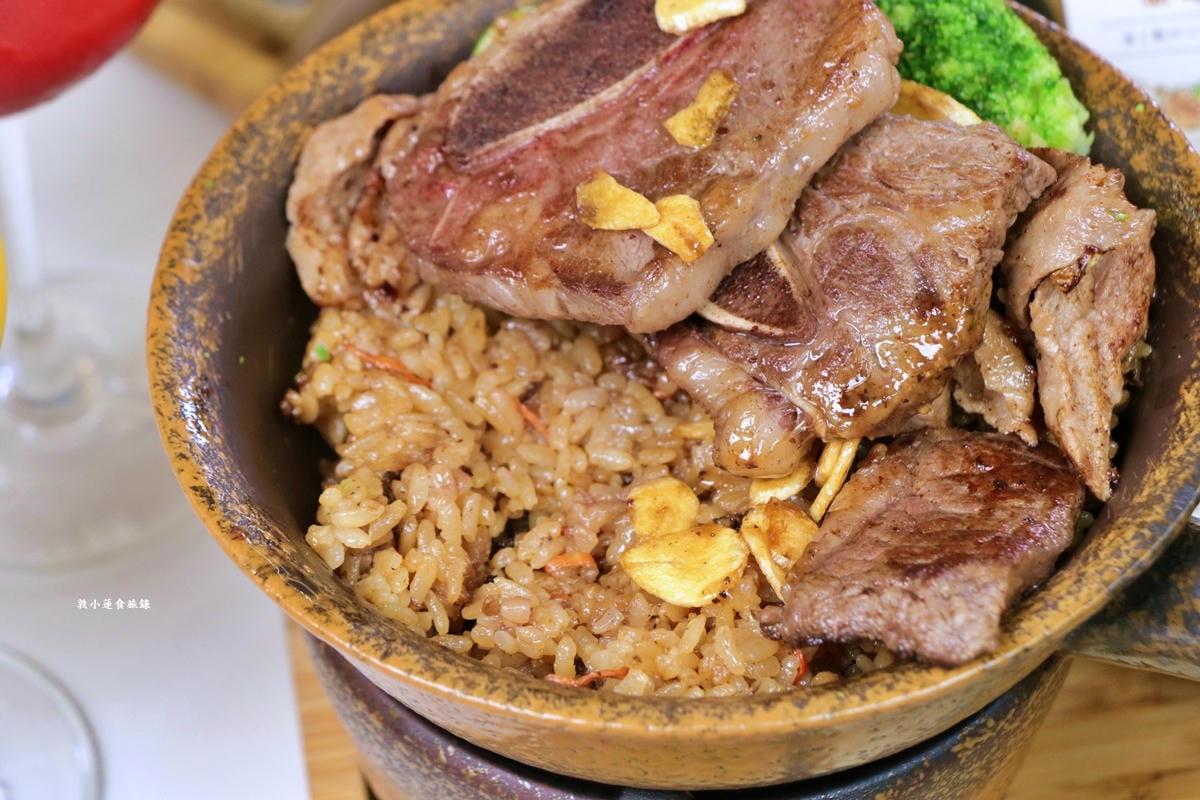 Mochi Mochi 鬆餅屋 高雄義享天地店‧聚餐約會新選擇,全台第一【極上釜飯】,豪華餐點儀式感滿滿,極黑熟成牛小排、炙燒干貝蝦濃郁超開胃!! - 第17張圖 Mochi Mochi 鬆餅屋 高雄義享天地店‧聚餐約會新選擇,全台第一【極上釜飯】,豪華餐點儀式感滿滿,極黑熟成牛小排、炙燒干貝蝦濃郁超開胃!!