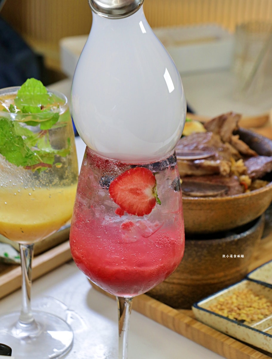 Mochi Mochi 鬆餅屋 高雄義享天地店‧聚餐約會新選擇,全台第一【極上釜飯】,豪華餐點儀式感滿滿,極黑熟成牛小排、炙燒干貝蝦濃郁超開胃!! - 第32張圖 Mochi Mochi 鬆餅屋 高雄義享天地店‧聚餐約會新選擇,全台第一【極上釜飯】,豪華餐點儀式感滿滿,極黑熟成牛小排、炙燒干貝蝦濃郁超開胃!!