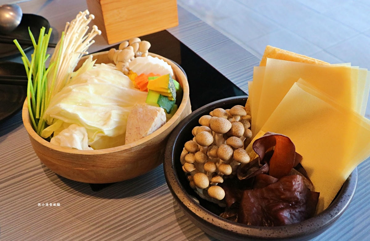 敝姓鍋 南投日月潭店‧水社商城景觀火鍋店，內附素食鍋物料理!!