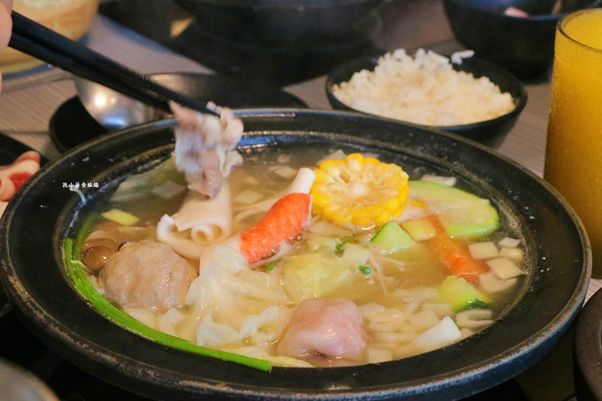 敝姓鍋 南投日月潭店‧水社商城景觀火鍋店，內附素食鍋物料理!!