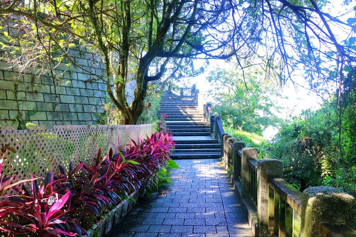 玄光寺&玄光碼頭‧青龍山步道起點玄光碼頭，參拜背山面潭唐式風格玄光寺!!