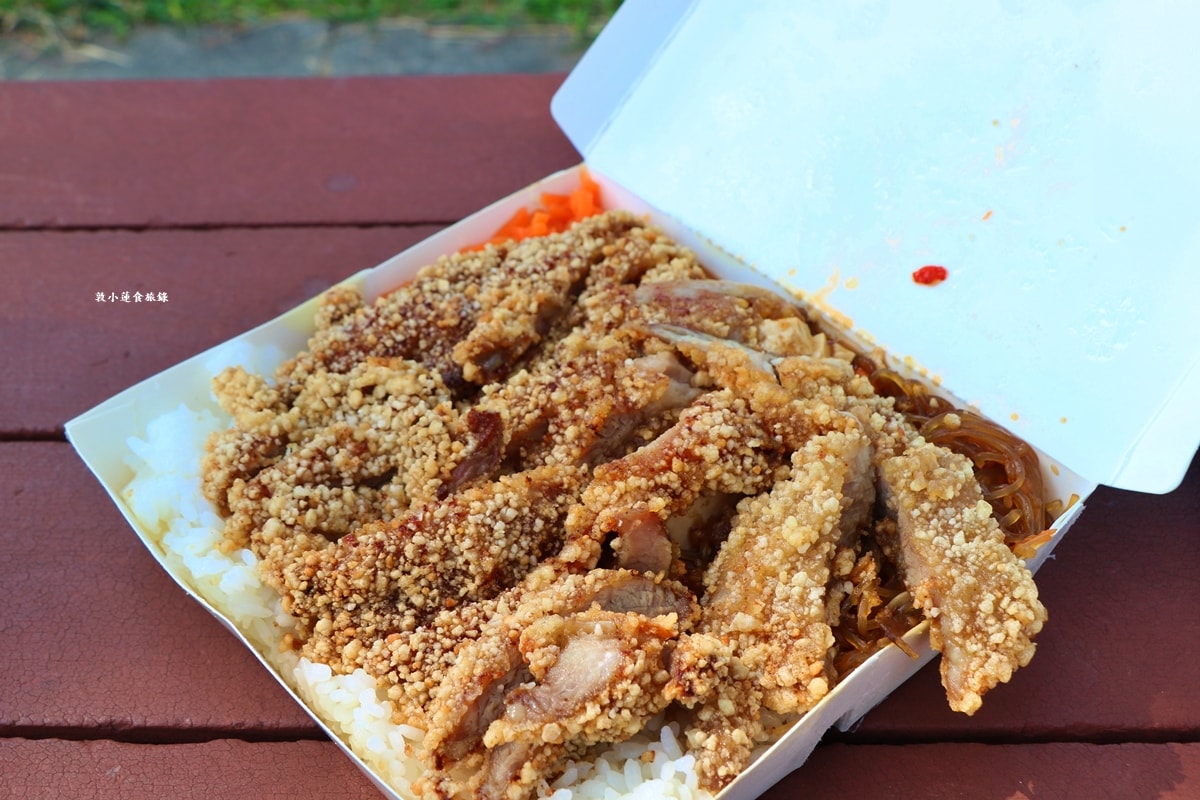 翰鼎豆乳豬‧文藻校區最夯的排隊便當,百元份量多到嚇嚇叫的豆乳豬飯!! - 第12張圖 翰鼎豆乳豬‧文藻校區最夯的排隊便當,百元份量多到嚇嚇叫的豆乳豬飯!!
