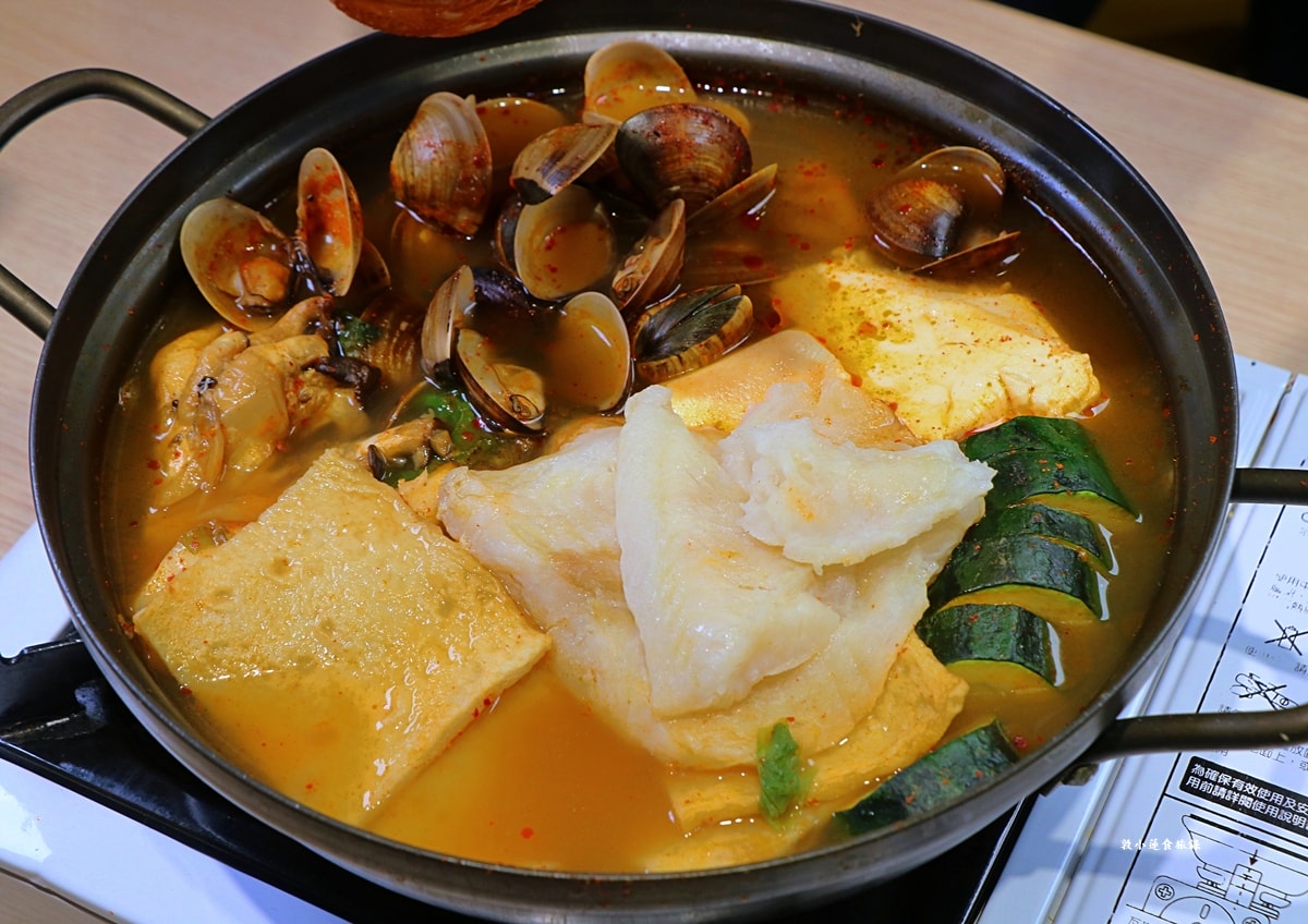 韓國料理 一日三餐삼시세끼 ‧巷弄中超低調的家庭韓式料理，不用300元就能吃到200g的龍蝦豆腐個人鍋，份量極多平價聚餐首選!!