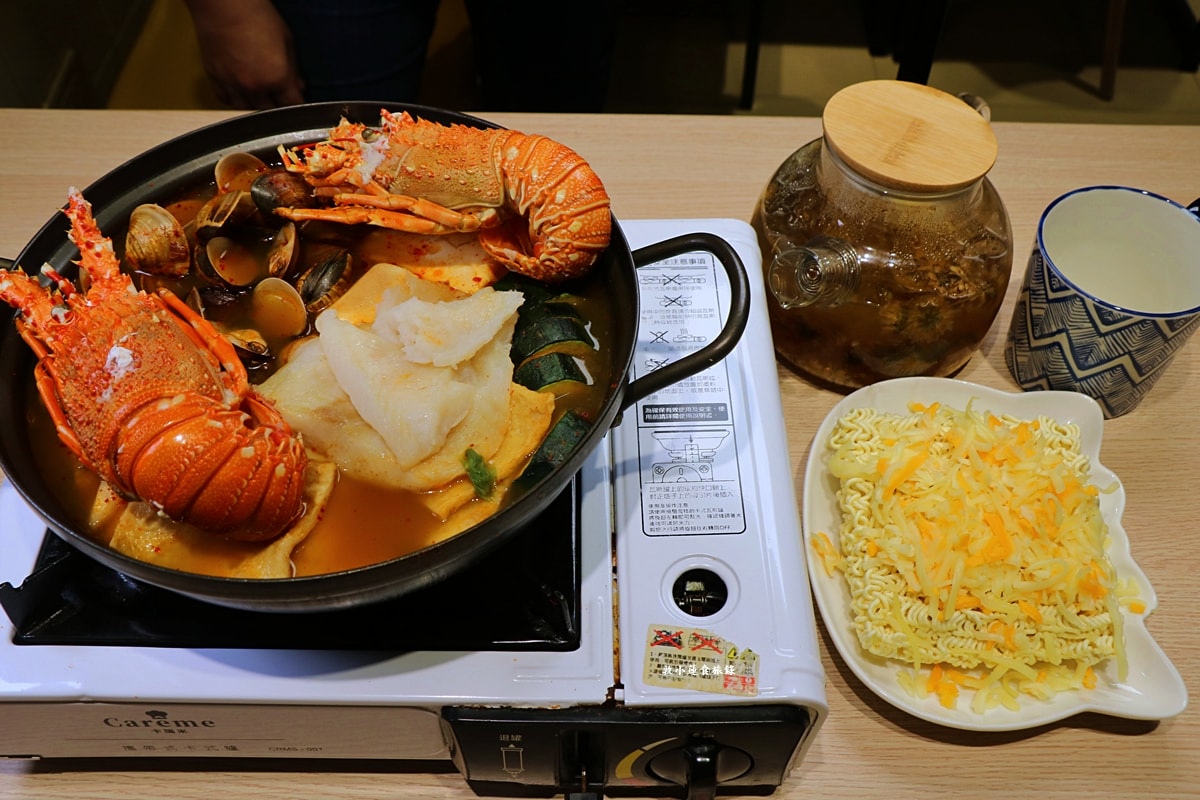 韓國料理 一日三餐삼시세끼 ‧巷弄中超低調的家庭韓式料理，不用300元就能吃到200g的龍蝦豆腐個人鍋，份量極多平價聚餐首選!!