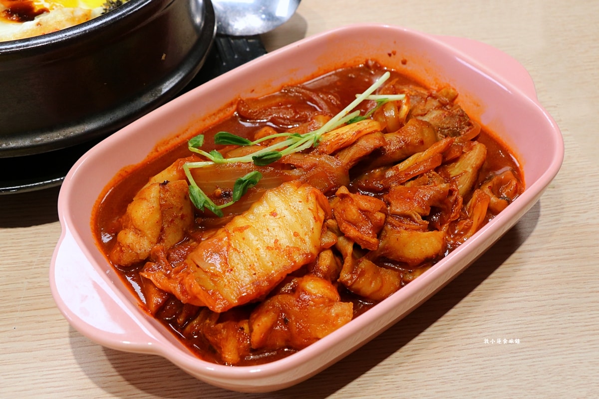 韓國料理 一日三餐삼시세끼 ‧巷弄中超低調的家庭韓式料理，不用300元就能吃到200g的龍蝦豆腐個人鍋，份量極多平價聚餐首選!!