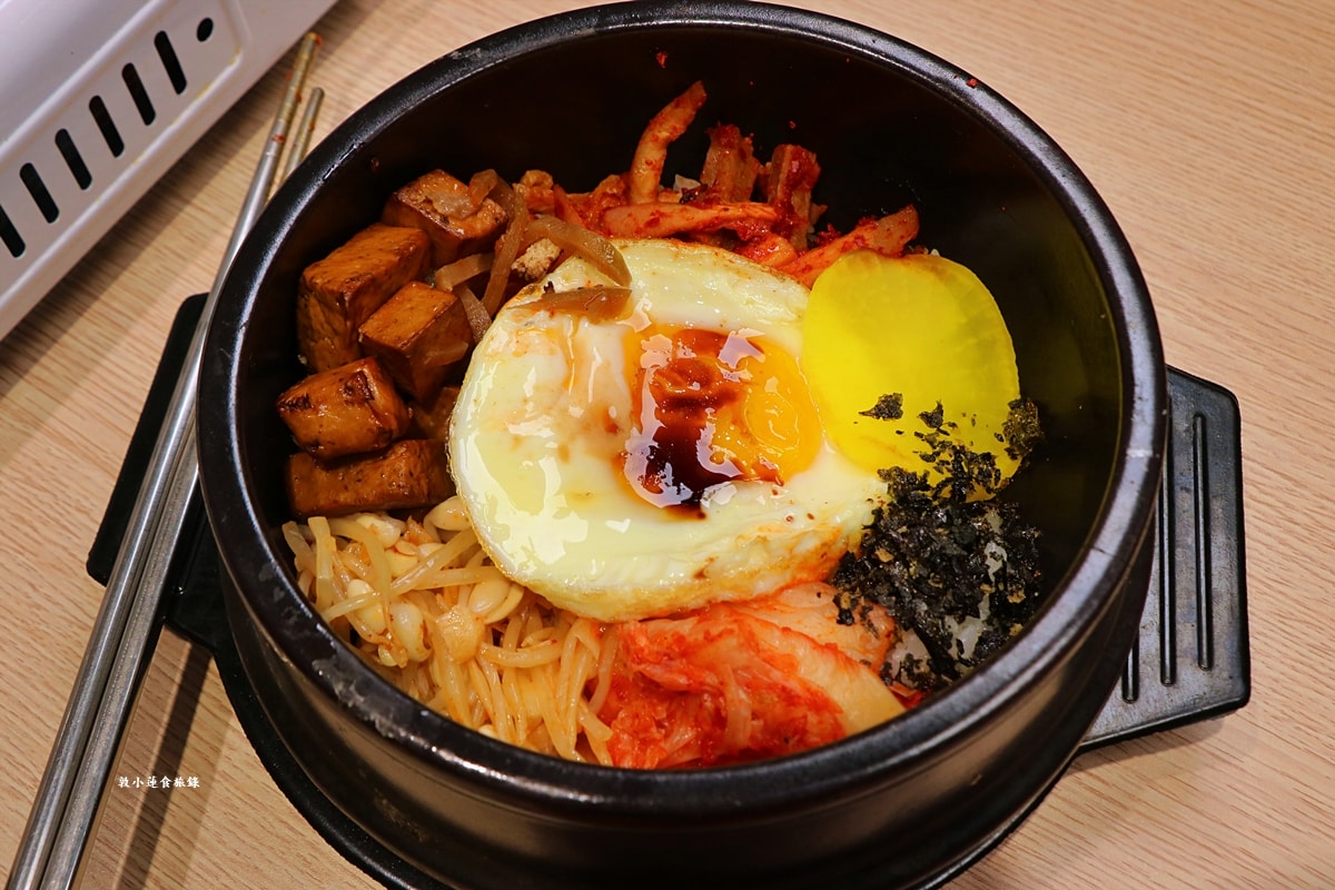 韓國料理 一日三餐삼시세끼 ‧巷弄中超低調的家庭韓式料理，不用300元就能吃到200g的龍蝦豆腐個人鍋，份量極多平價聚餐首選!!