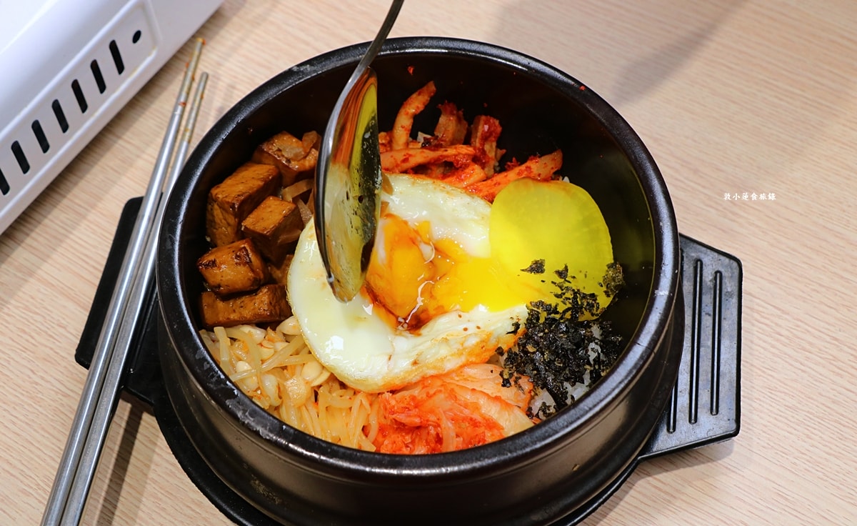 韓國料理 一日三餐삼시세끼 ‧巷弄中超低調的家庭韓式料理，不用300元就能吃到200g的龍蝦豆腐個人鍋，份量極多平價聚餐首選!!
