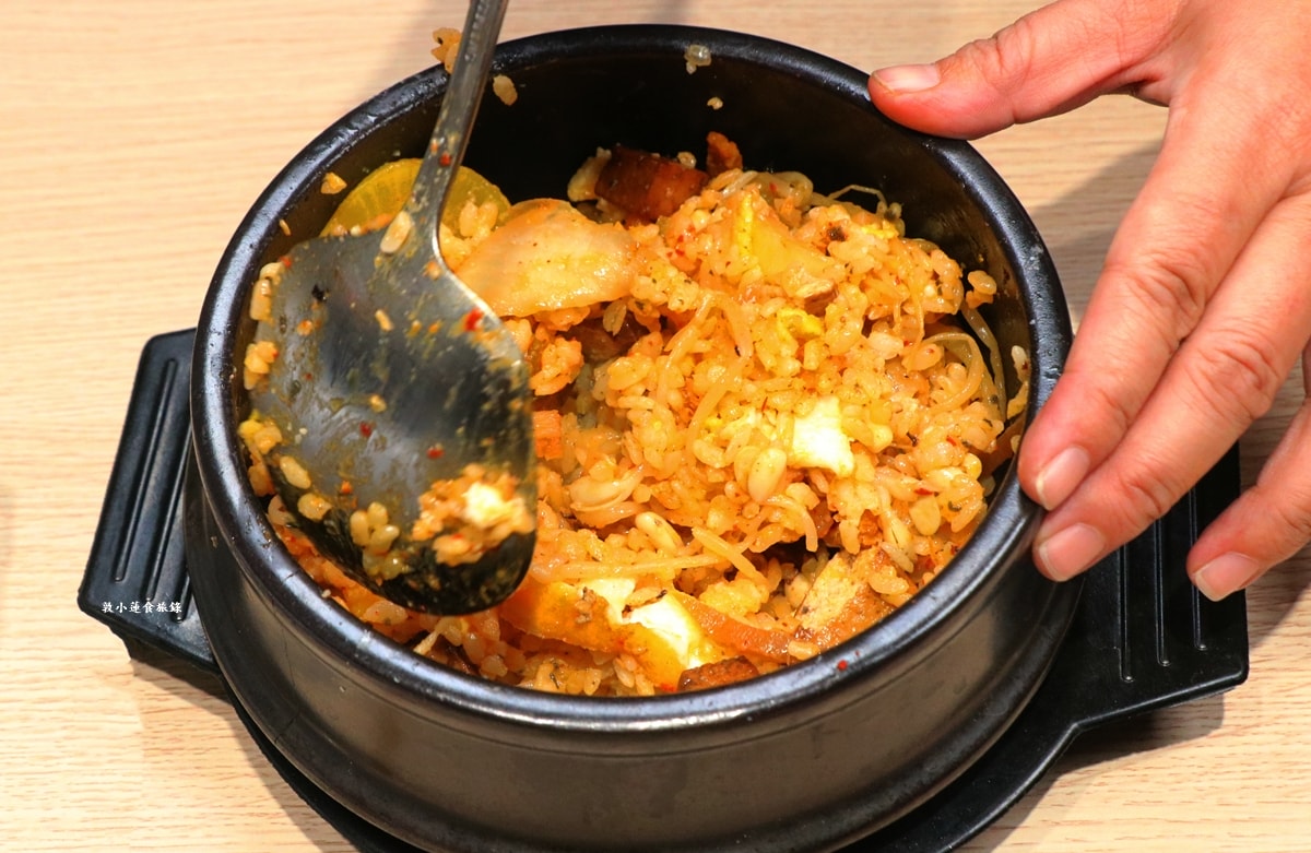 韓國料理 一日三餐삼시세끼 ‧巷弄中超低調的家庭韓式料理，不用300元就能吃到200g的龍蝦豆腐個人鍋，份量極多平價聚餐首選!!