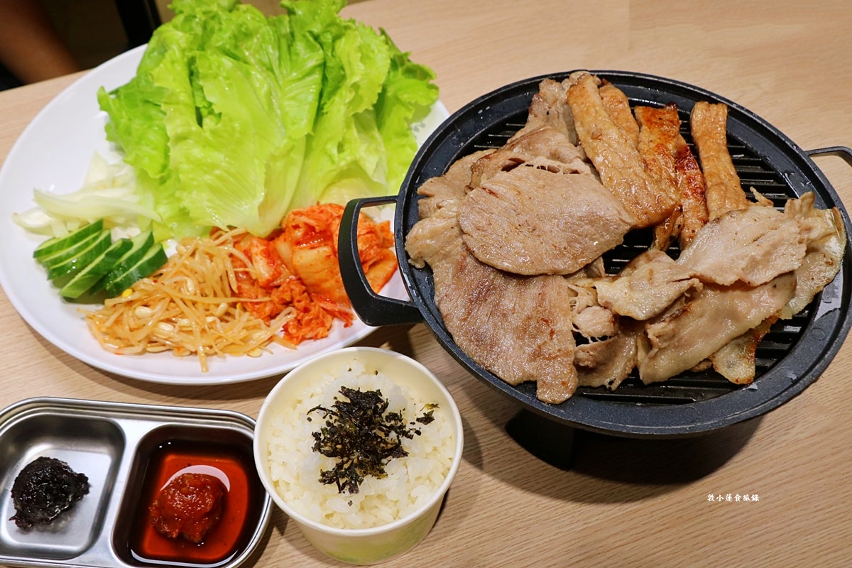 韓國料理 一日三餐삼시세끼 ‧巷弄中超低調的家庭韓式料理，不用300元就能吃到200g的龍蝦豆腐個人鍋，份量極多平價聚餐首選!!