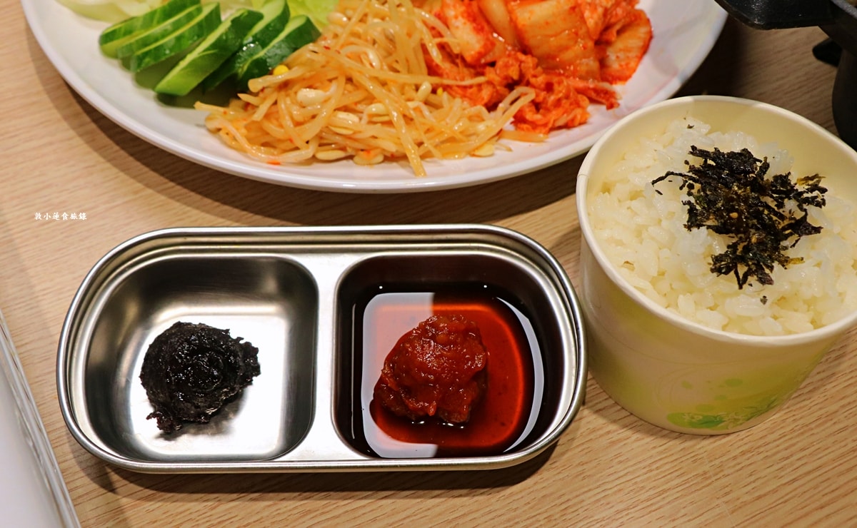 韓國料理 一日三餐삼시세끼 ‧巷弄中超低調的家庭韓式料理，不用300元就能吃到200g的龍蝦豆腐個人鍋，份量極多平價聚餐首選!!