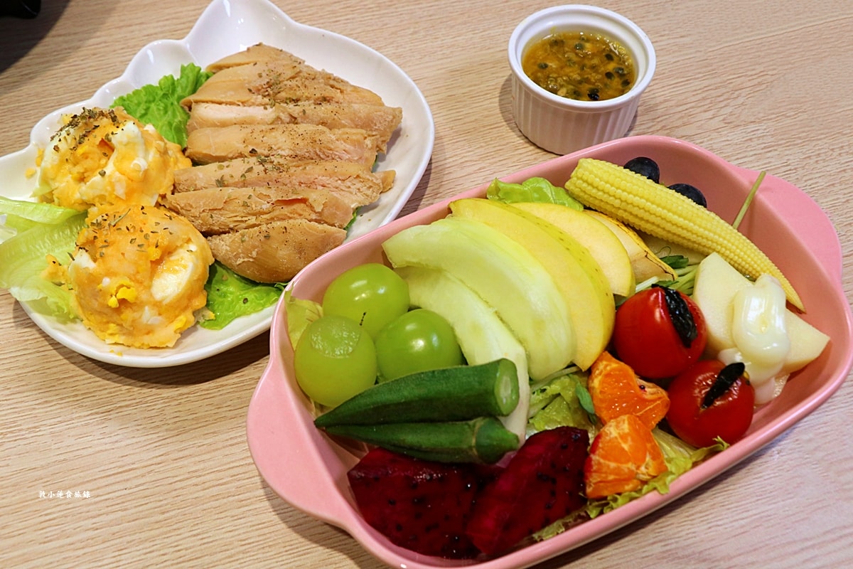 韓國料理 一日三餐삼시세끼 ‧巷弄中超低調的家庭韓式料理，不用300元就能吃到200g的龍蝦豆腐個人鍋，份量極多平價聚餐首選!!