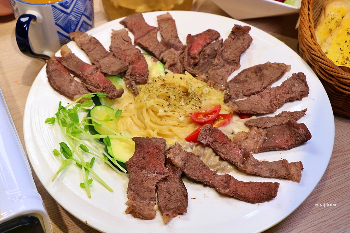 韓國料理 一日三餐삼시세끼 ‧巷弄中超低調的家庭韓式料理，不用300元就能吃到200g的龍蝦豆腐個人鍋，份量極多平價聚餐首選!!