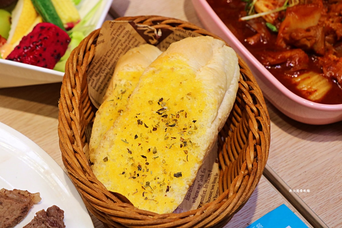 韓國料理 一日三餐삼시세끼 ‧巷弄中超低調的家庭韓式料理，不用300元就能吃到200g的龍蝦豆腐個人鍋，份量極多平價聚餐首選!!