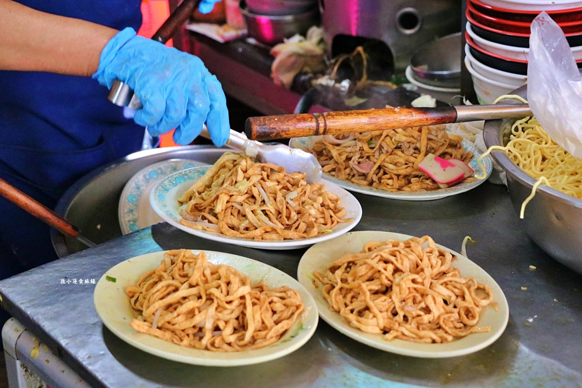 阿婆意麵‧師大公園旁的六十年炒麵攤，古早味的炒意麵酸甜口感，銅板美食物超所值!!