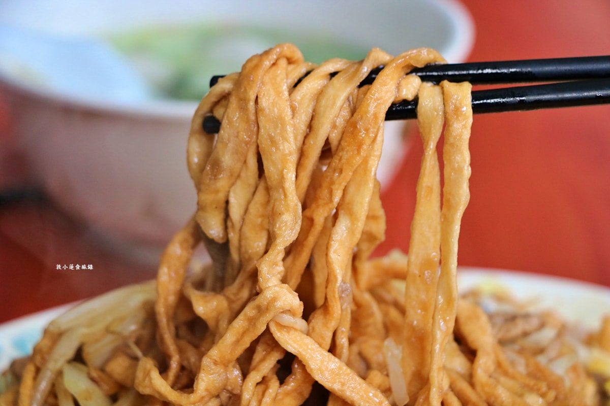 阿婆意麵‧師大公園旁的六十年炒麵攤，古早味的炒意麵酸甜口感，銅板美食物超所值!!