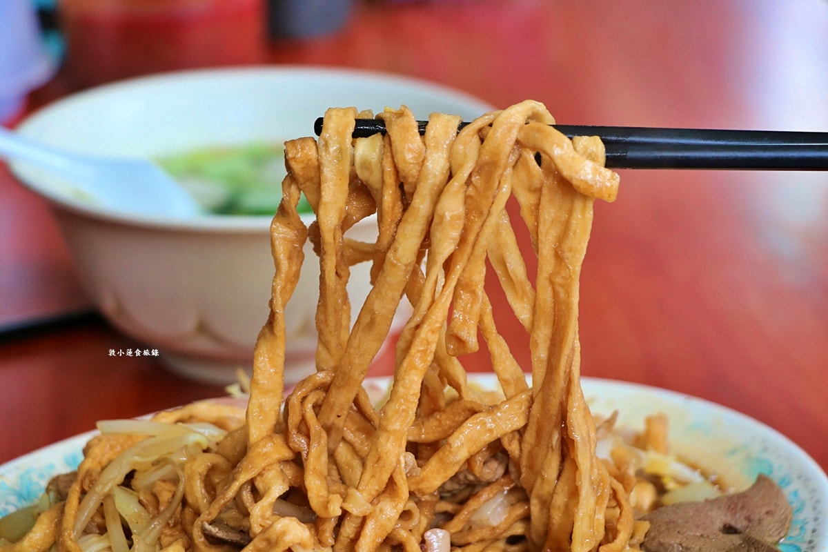 阿婆意麵‧師大公園旁的六十年炒麵攤，古早味的炒意麵酸甜口感，銅板美食物超所值!!