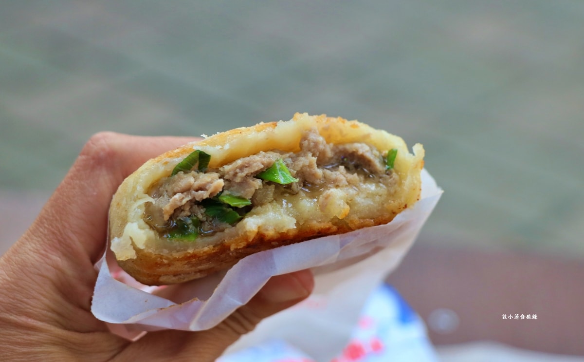 壽昌路無名餡餅/蔥油餅/韭菜盒‧三十年手工餡餅攤車，在地人最推薦的台式下午茶