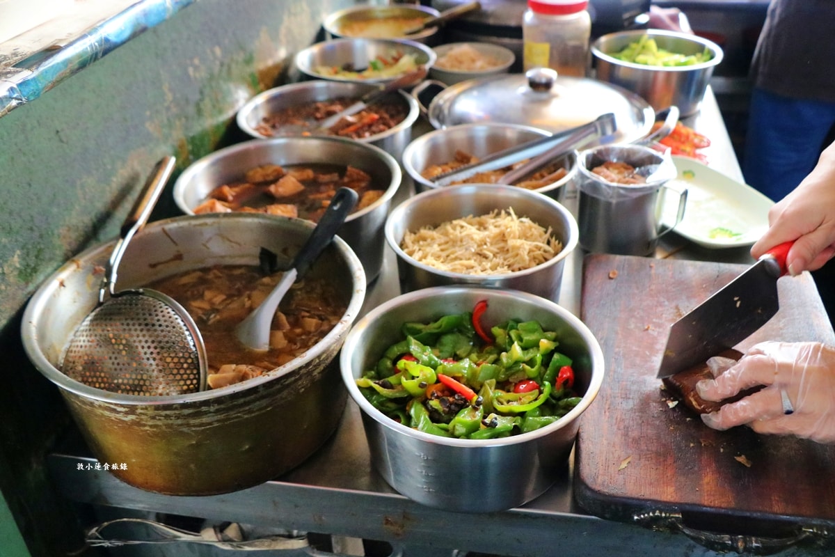 樂融素食‧巷口素食初一、十五新選擇,當歸湯滿滿一碗用料實在,還有素肉排便當!! - 第5張圖 樂融素食‧巷口素食初一、十五新選擇,當歸湯滿滿一碗用料實在,還有素肉排便當!!