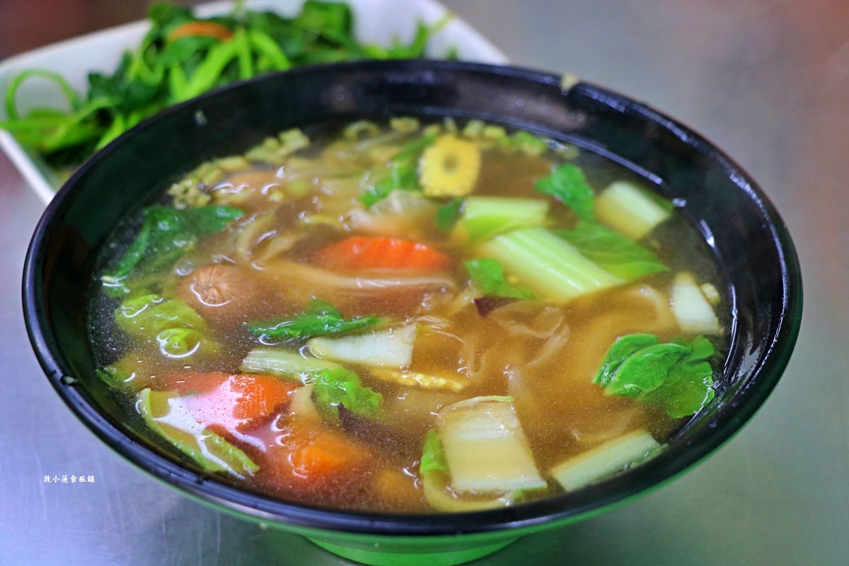 素然起勁記膳堂‧仁武最受歡迎的素食店，CP值超高現點現做，推薦炒麵!!