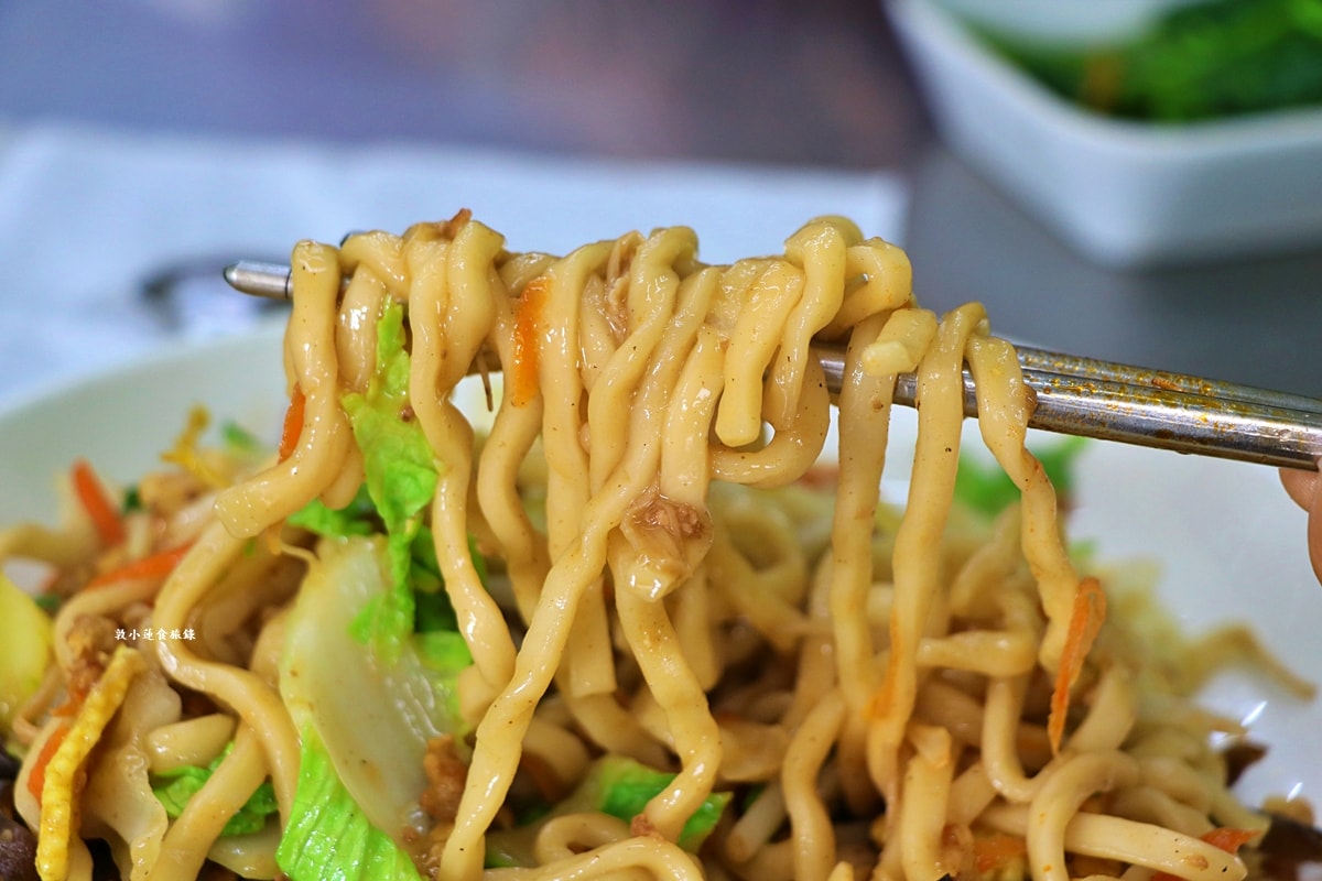 素然起勁記膳堂‧仁武最受歡迎的素食店，CP值超高現點現做，推薦炒麵!!