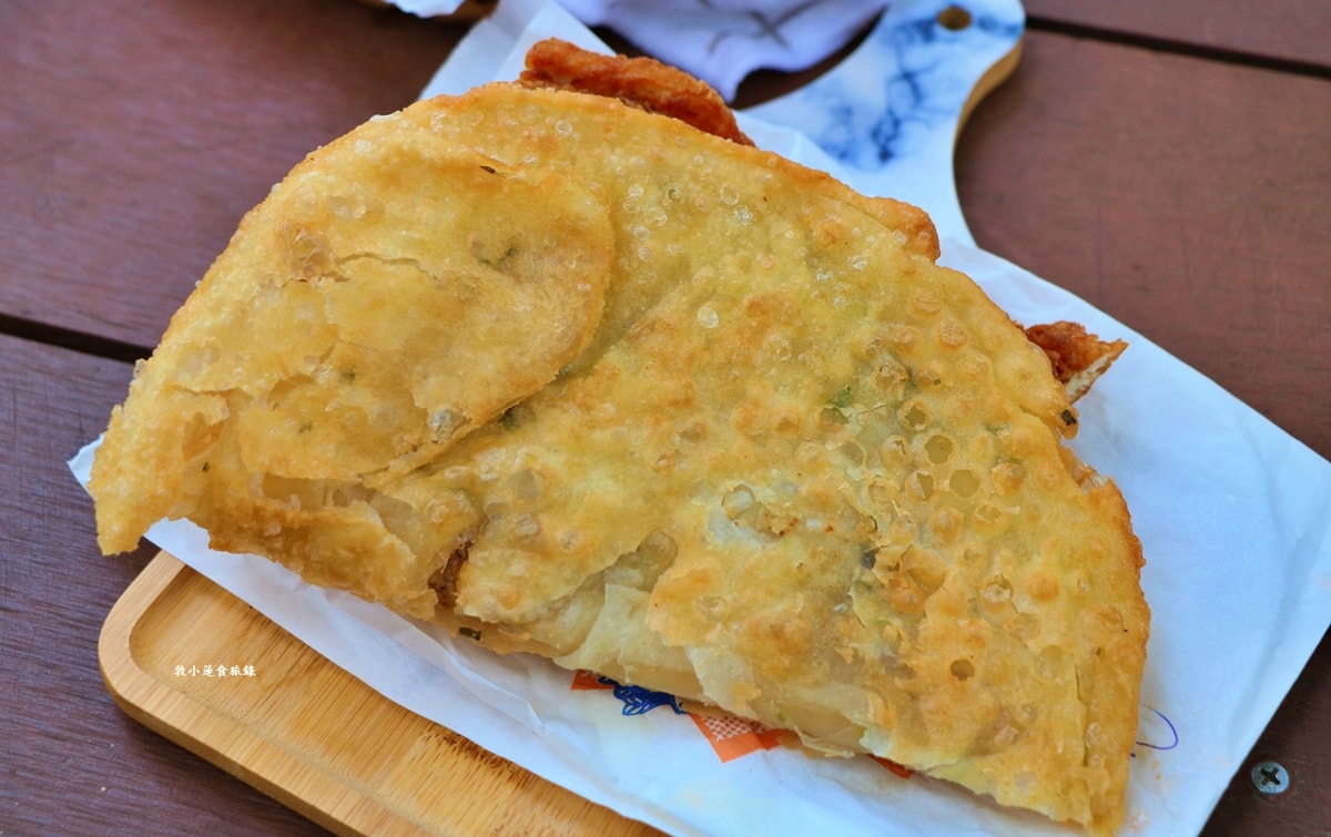 周媽媽香雞排‧國中學區最火的排隊美食,蔥油餅夾香雞排30年不變的老味道!! - 第7張圖 周媽媽香雞排‧國中學區最火的排隊美食,蔥油餅夾香雞排30年不變的老味道!!